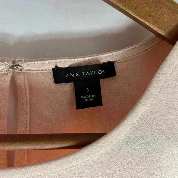 Gorgeous Anne Taylor Light Pink /Peach Top with Flat Round Beading Size Small - Picture 3 of 9